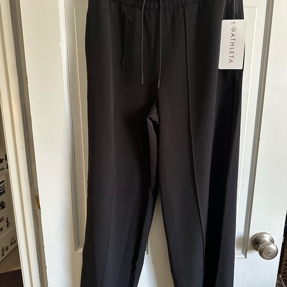 ATHLETA NWT Endeavor Relaxed Pant. Black so comfortable drawstring waist - Picture 4 of 10